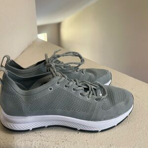 Hylo Light Running Style Sneakers Grey Size‎ Men’s 11.5 Women’s 13